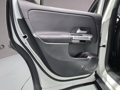2022 Mercedes-BENZ GLB — миниатюра 15