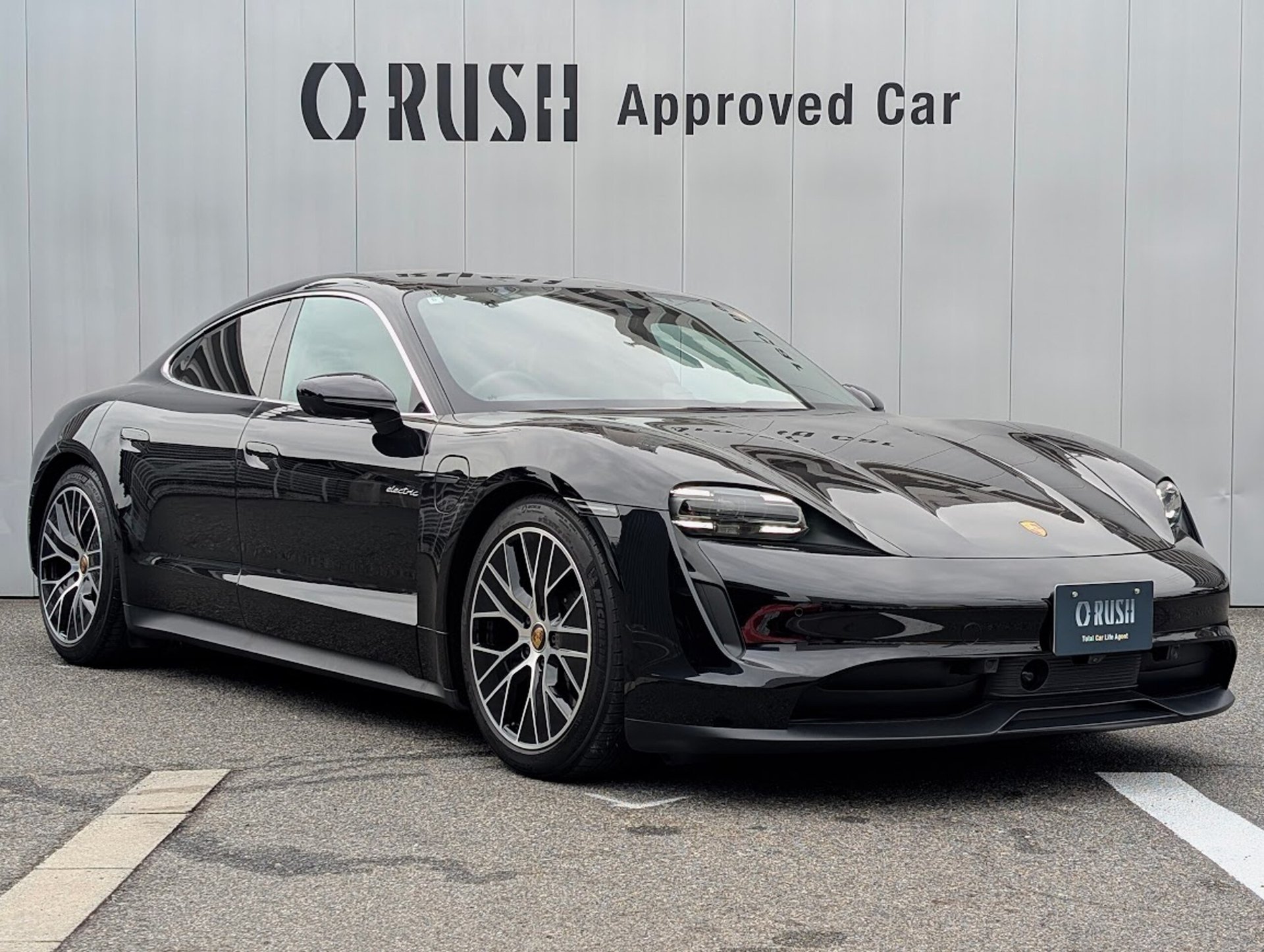 PORSCHE TAYCAN - View 1