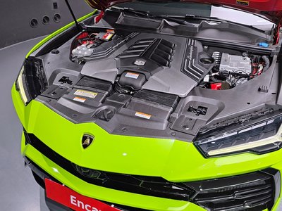 LAMBORGHINI URUS - 7