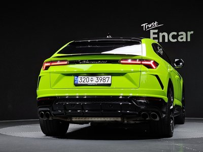 LAMBORGHINI URUS - 4