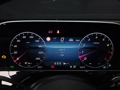 MERCEDES-BENZ E-CLASS - 8