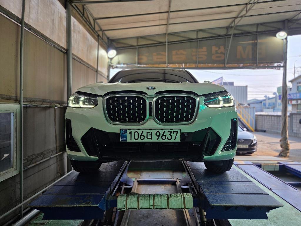 BMW X4 - View 1