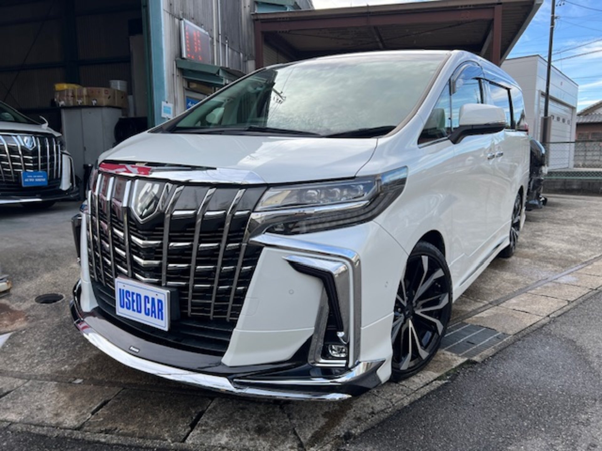 TOYOTA ALPHARD - View 1