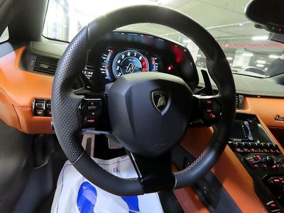 LAMBORGHINI AVENTADOR - 4