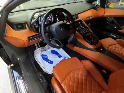 LAMBORGHINI AVENTADOR - 9