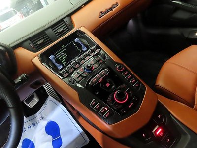 LAMBORGHINI AVENTADOR - 10