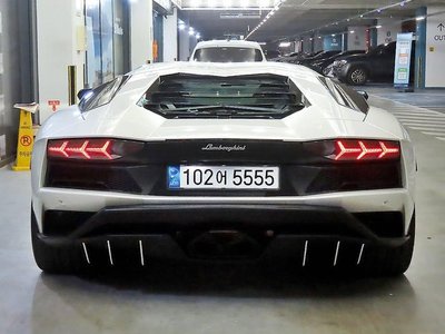 LAMBORGHINI AVENTADOR - 6