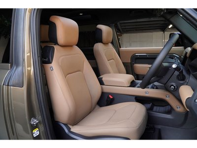 LAND ROVER DEFENDER - 2