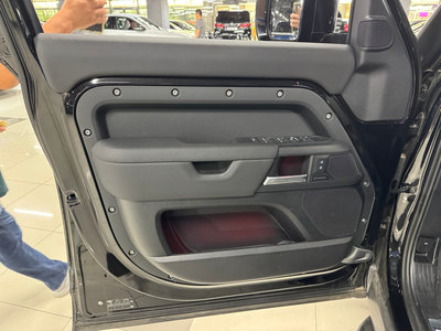 LAND ROVER DEFENDER - 5