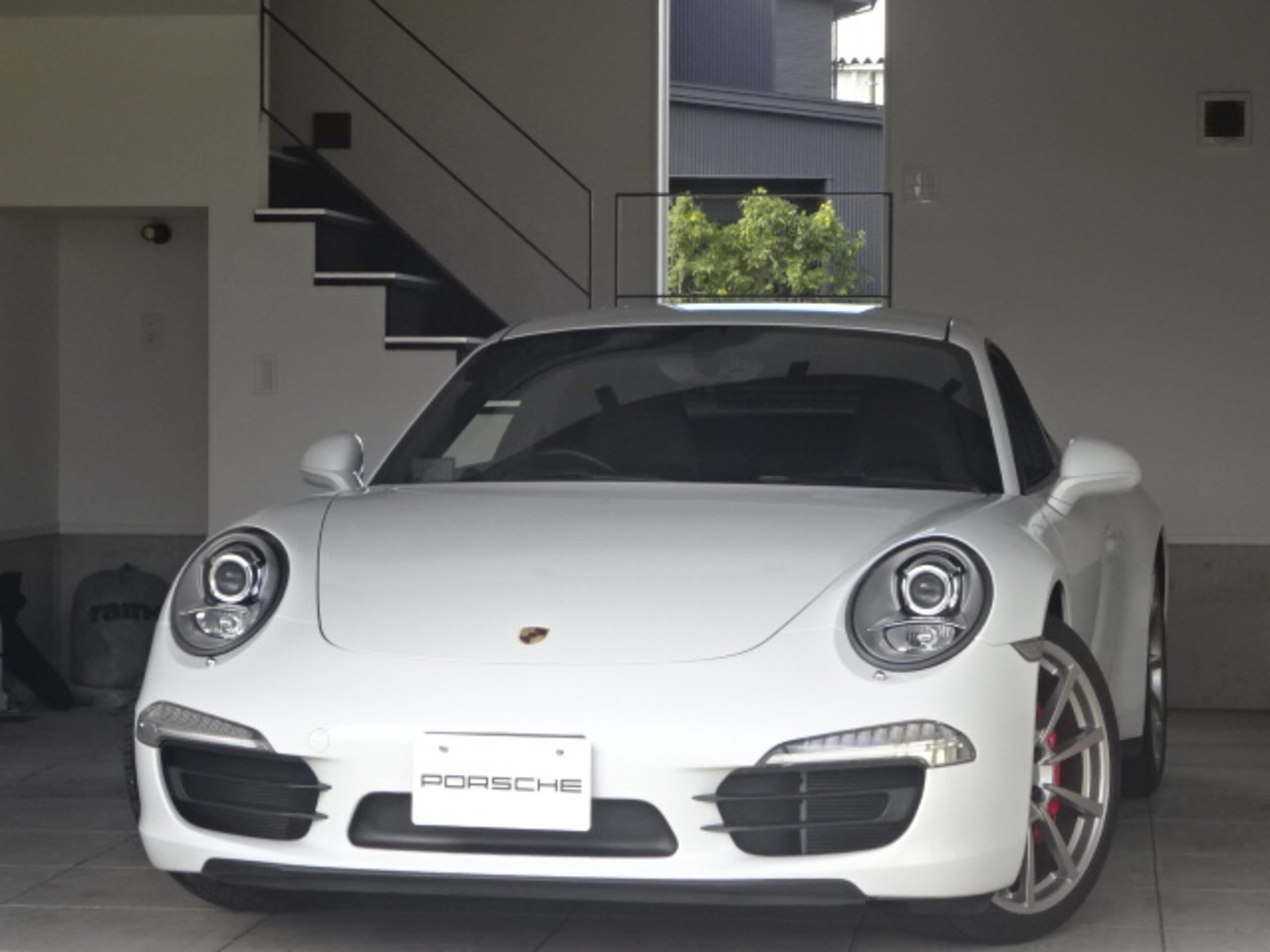 PORSCHE 911 - View 1