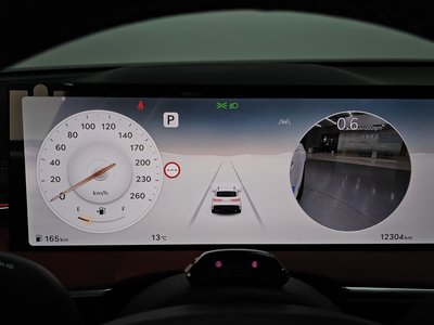 صورة 8 لـ 2025 Genesis GV70
