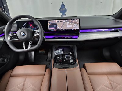 2025 BMW 5 SERIES — фото 5