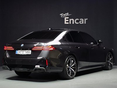 2025 BMW 5 SERIES — фото 4
