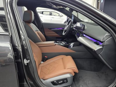 2025 BMW 5 SERIES 缩略图 17
