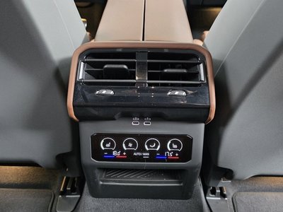 2025 BMW 5 SERIES 缩略图 24