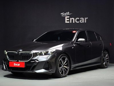 2025 BMW 5 SERIES — фото 1