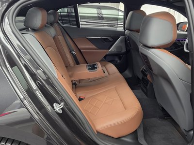 2025 BMW 5 SERIES 缩略图 18
