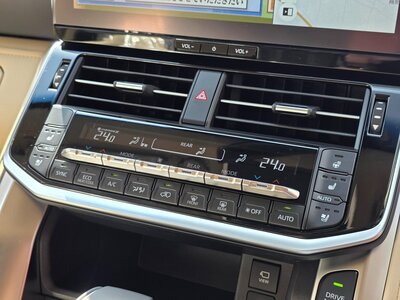 TOYOTA LAND CRUISER 300 - 3