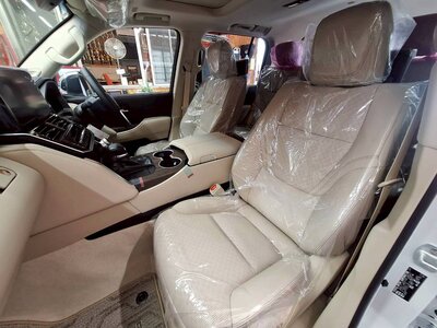 TOYOTA LAND CRUISER 300 - 8