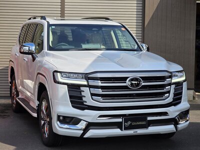 TOYOTA LAND CRUISER 300