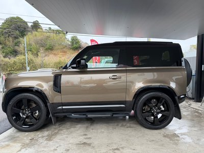 LAND ROVER DEFENDER - 8