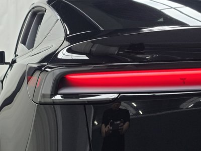 2025 Tesla MODEL Y — фото 10