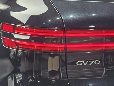صورة 10 لـ 2021 Genesis GV70