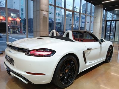PORSCHE 718 BOXSTER - 9