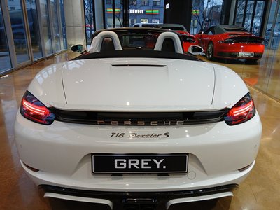 PORSCHE 718 BOXSTER - 8