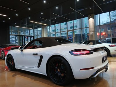 PORSCHE 718 BOXSTER - 3