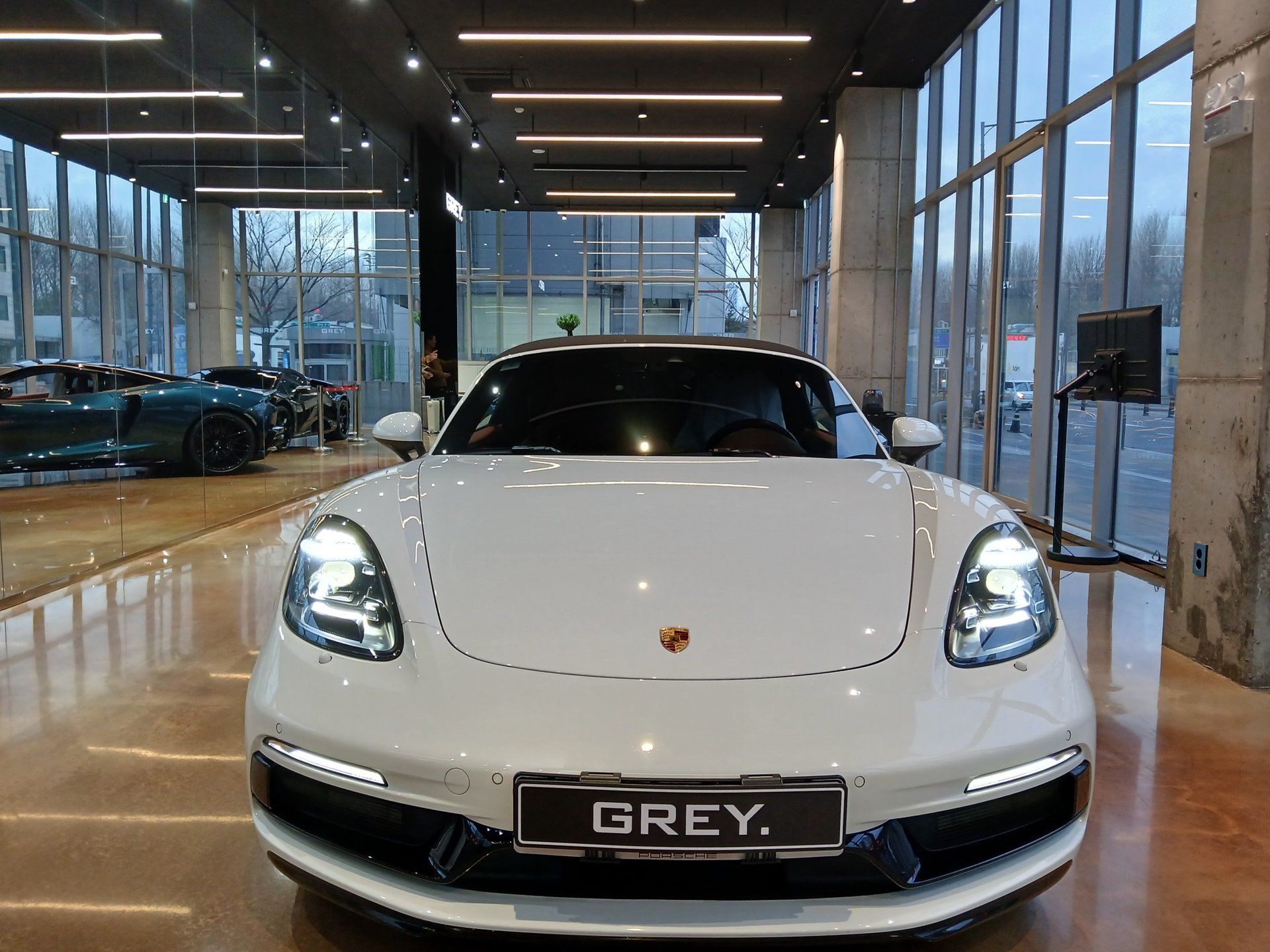 PORSCHE 718 BOXSTER - View 1