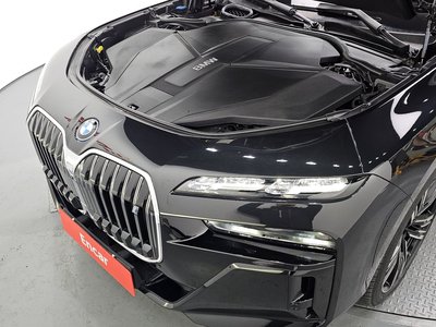 BMW I7 - 7