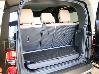 LAND ROVER DEFENDER - 10