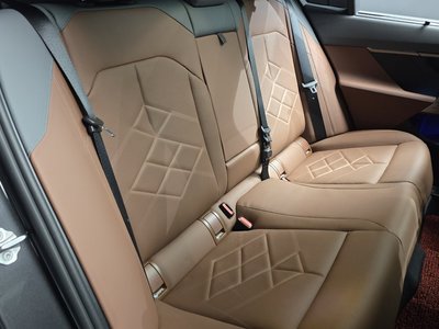 صورة مصغرة 17 لـ 2026 BMW 5 SERIES