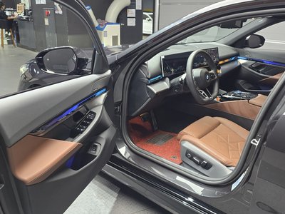 صورة مصغرة 13 لـ 2026 BMW 5 SERIES