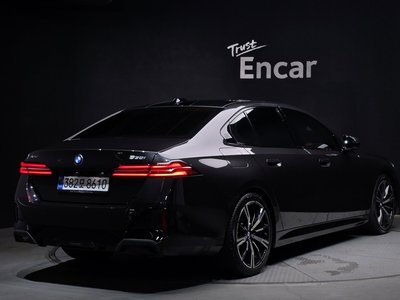 2026 BMW 5 SERIES — фото 4