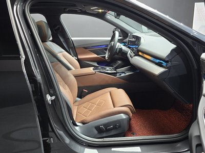صورة مصغرة 16 لـ 2026 BMW 5 SERIES