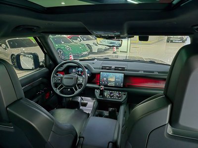 LAND ROVER DEFENDER - 8