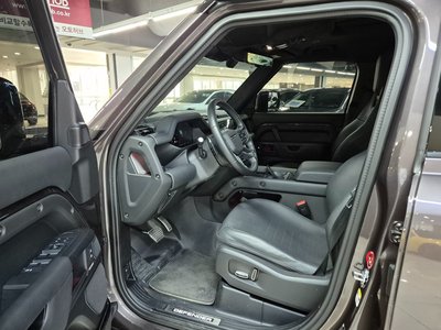 LAND ROVER DEFENDER - 9