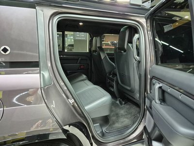 LAND ROVER DEFENDER - 10