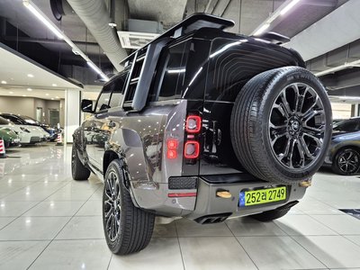 LAND ROVER DEFENDER - 3