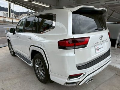 TOYOTA LAND CRUISER 300 - 8