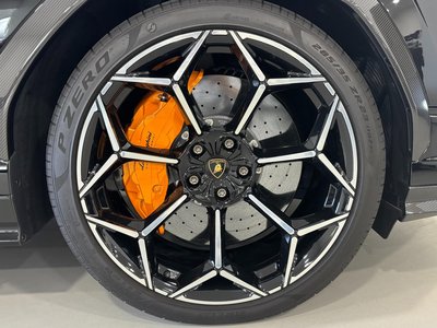 2023 Lamborghini URUS — миниатюра 15