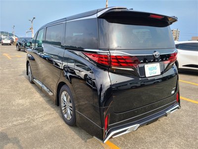 2026 Toyota ALPHARD — фото 7