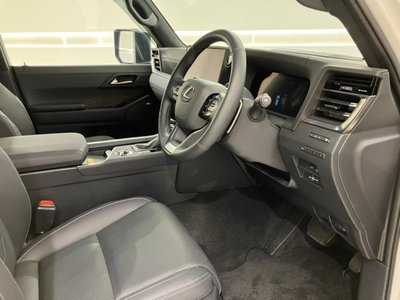 صورة 3 لـ 2025 Lexus GX