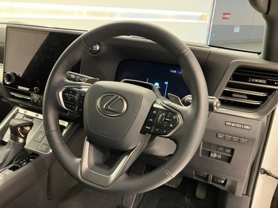 صورة 2 لـ 2025 Lexus GX