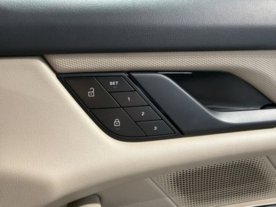 2023 Porsche TAYCAN thumbnail 13