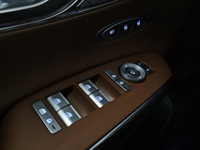 2022 Genesis GV70 thumbnail 32