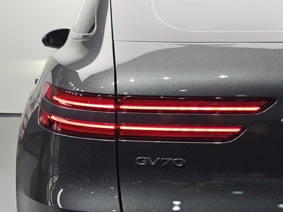 صورة 10 لـ 2022 Genesis GV70