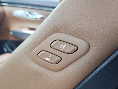 2022 Genesis GV70 thumbnail 33